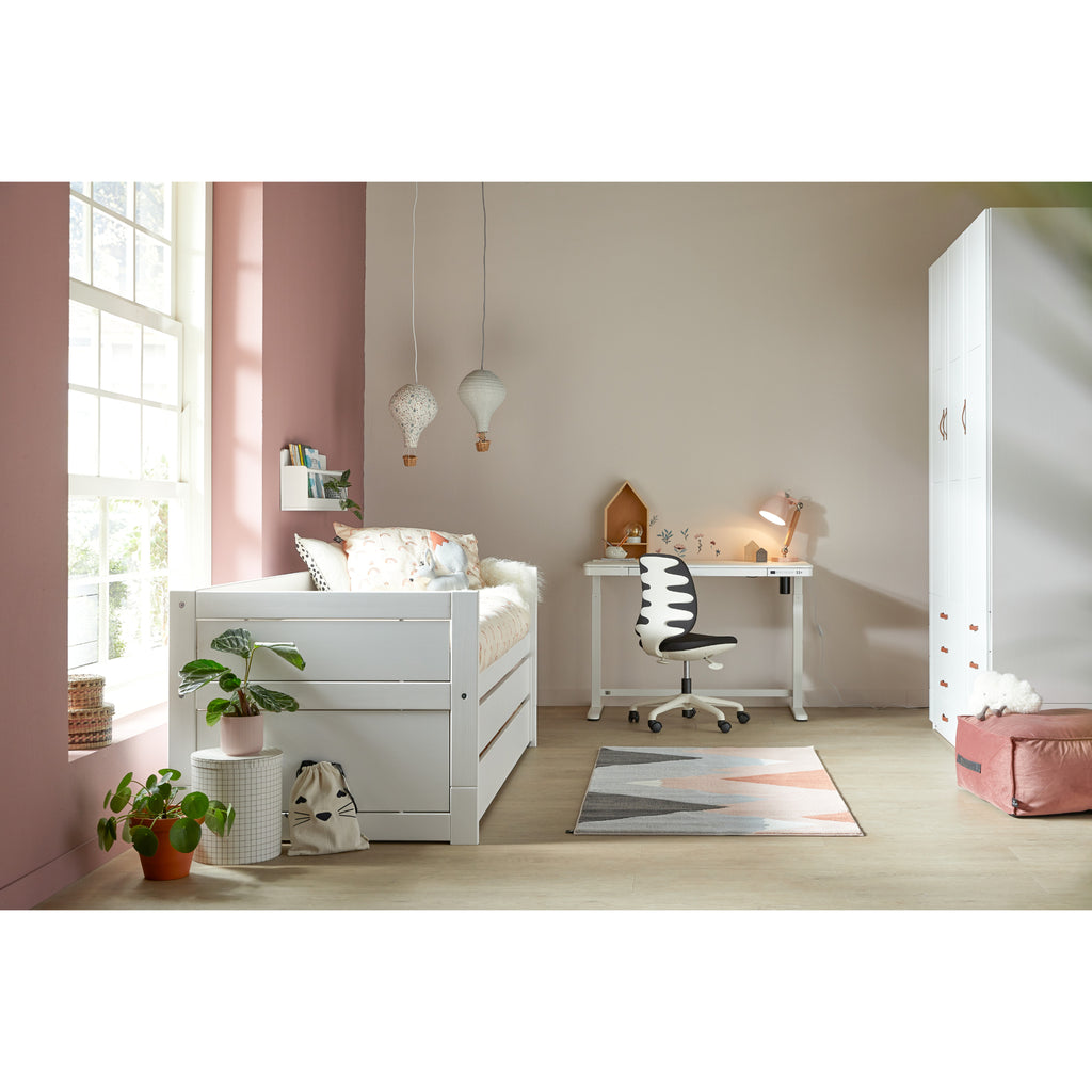 Cabin Bed with Guest Bed Trundle & Storage Drawer, drawers closed