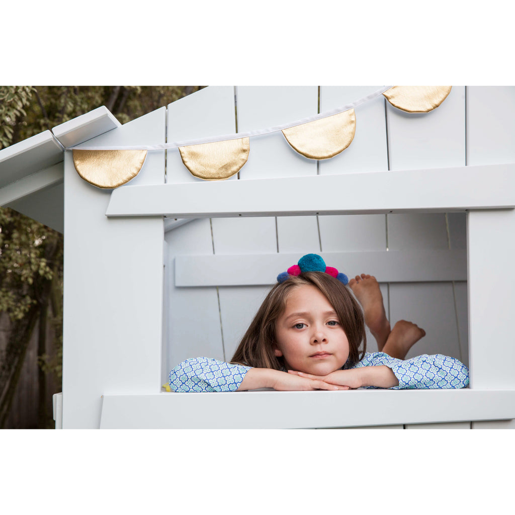 Treehouse Cabin Bed, window detail