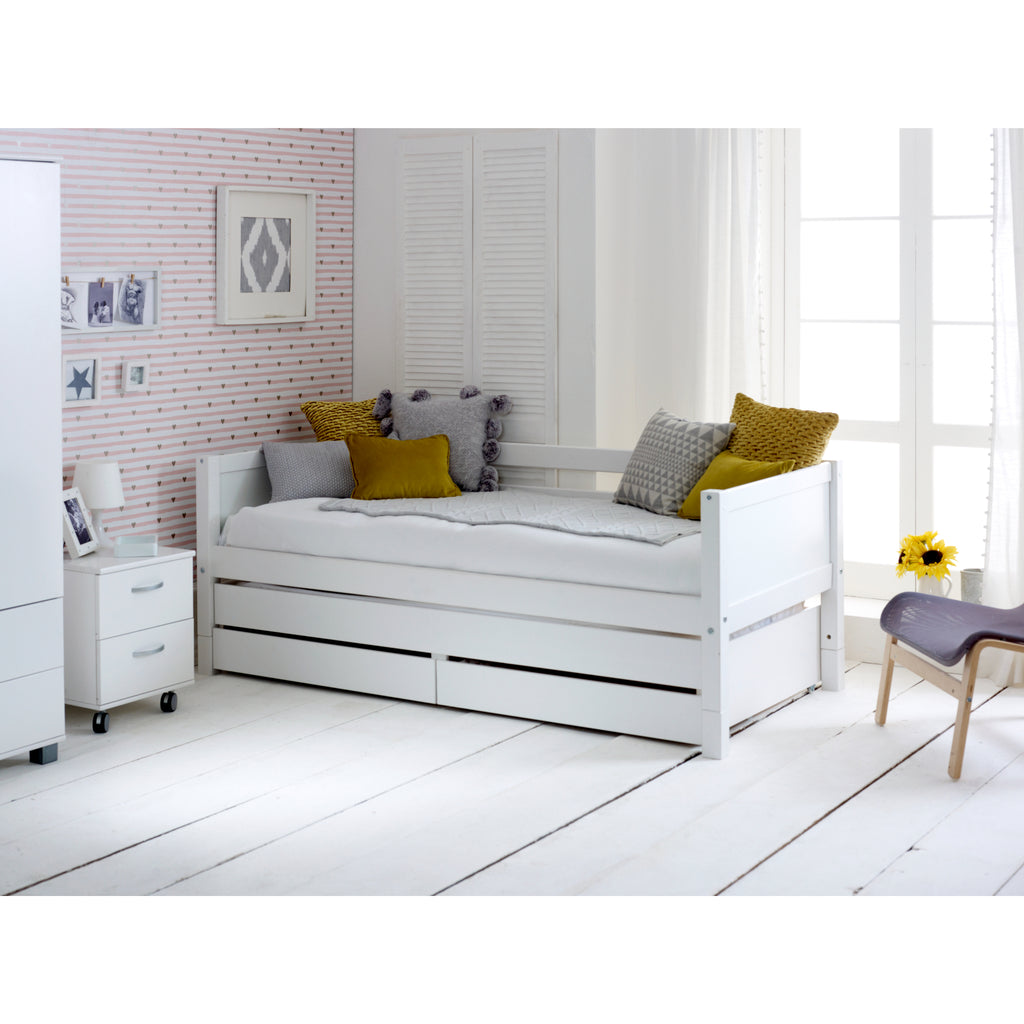 Thuka Nordic Daybed with Trundle & Drawers with white ends, trundle closed