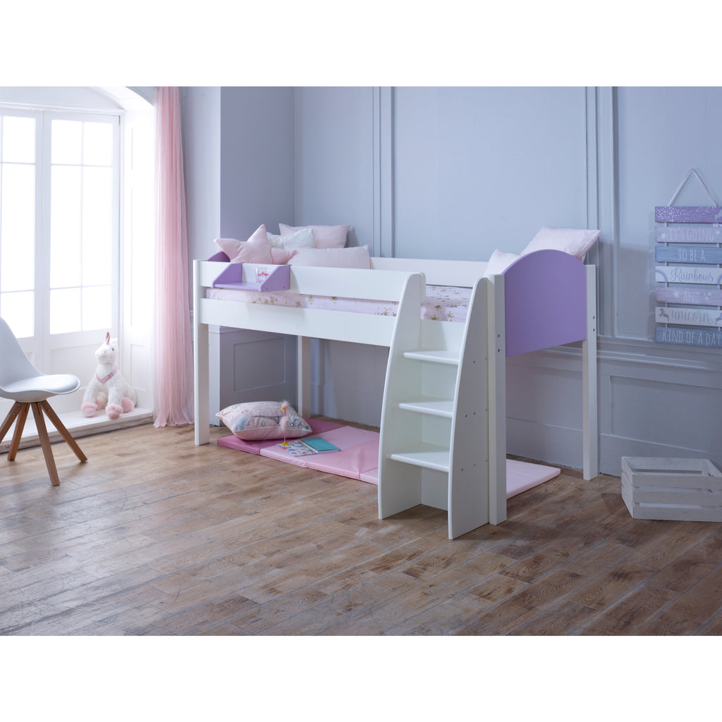 Eli Midsleeper in white and lilac in furnished room