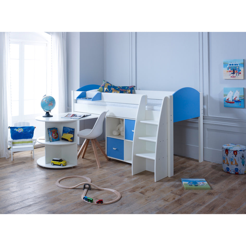 Eli Midsleeper with Pullout Desk and Cube in blue and white, in a child's furnished room.